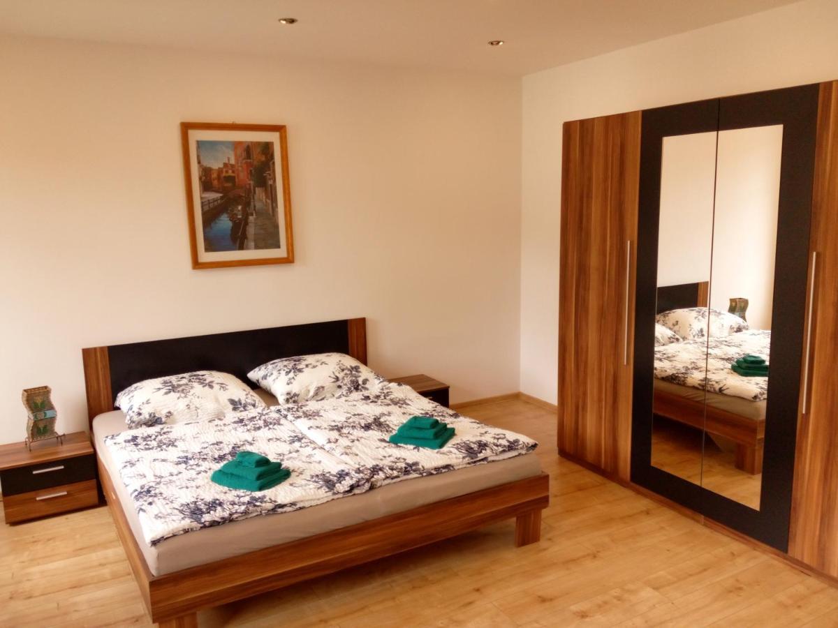 Apartman Albreit 1 ヤーヒモフ エクステリア 写真