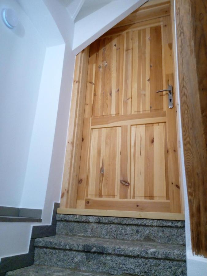 Apartman Albreit 1 ヤーヒモフ エクステリア 写真