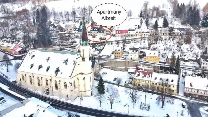 Apartman Albreit 1 ヤーヒモフ エクステリア 写真
